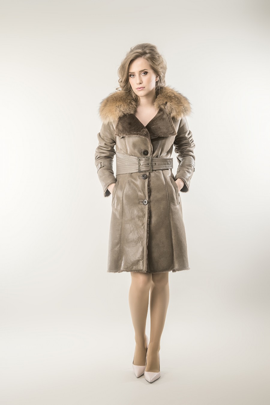 Fur coat for women, made of merino lambskin and fox fur