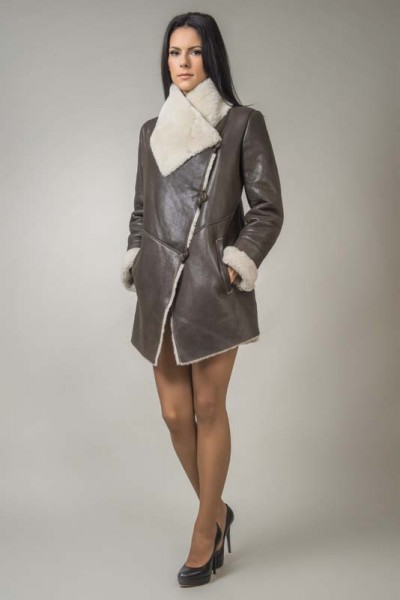 Womens fur coat with wide collar made from lambswool