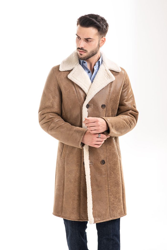 Merino lamb fur coat for men with a classic and elegant tailoring